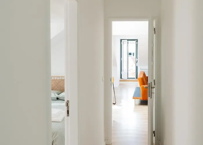 Stylish & Quite Flat In Centre - Cais Do Sodre *