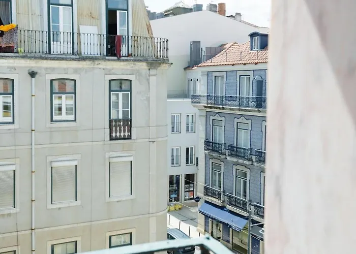 Stylish & Quite Flat In Centre - Cais Do Sodre *