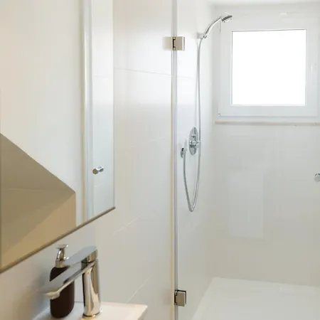 Stylish & Quite Flat In Centre - Cais Do Sodre 리스본