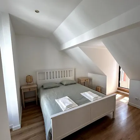 Stylish & Quite Flat In Centre - Cais Do Sodre 리스본