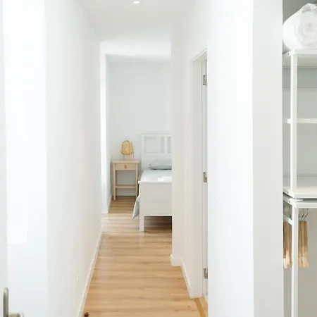 Stylish & Quite Flat In Centre - Cais Do Sodre * 리스본